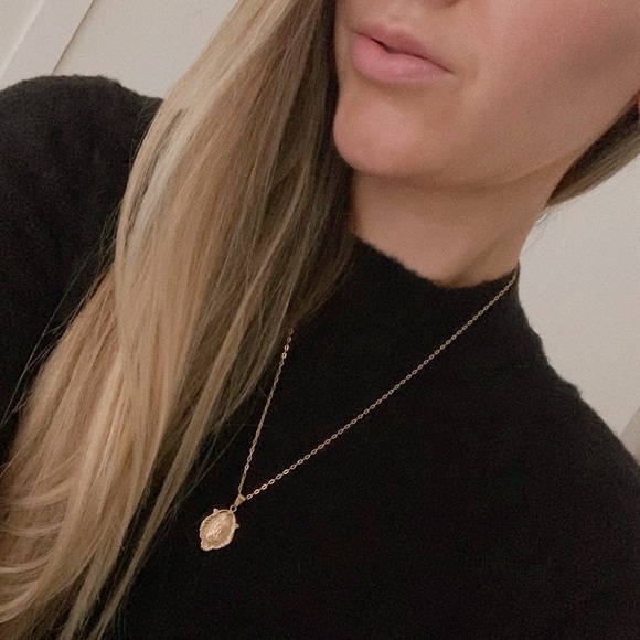 Virgin Mary Necklace | 18k Gold Filled - Picture 3 of 7